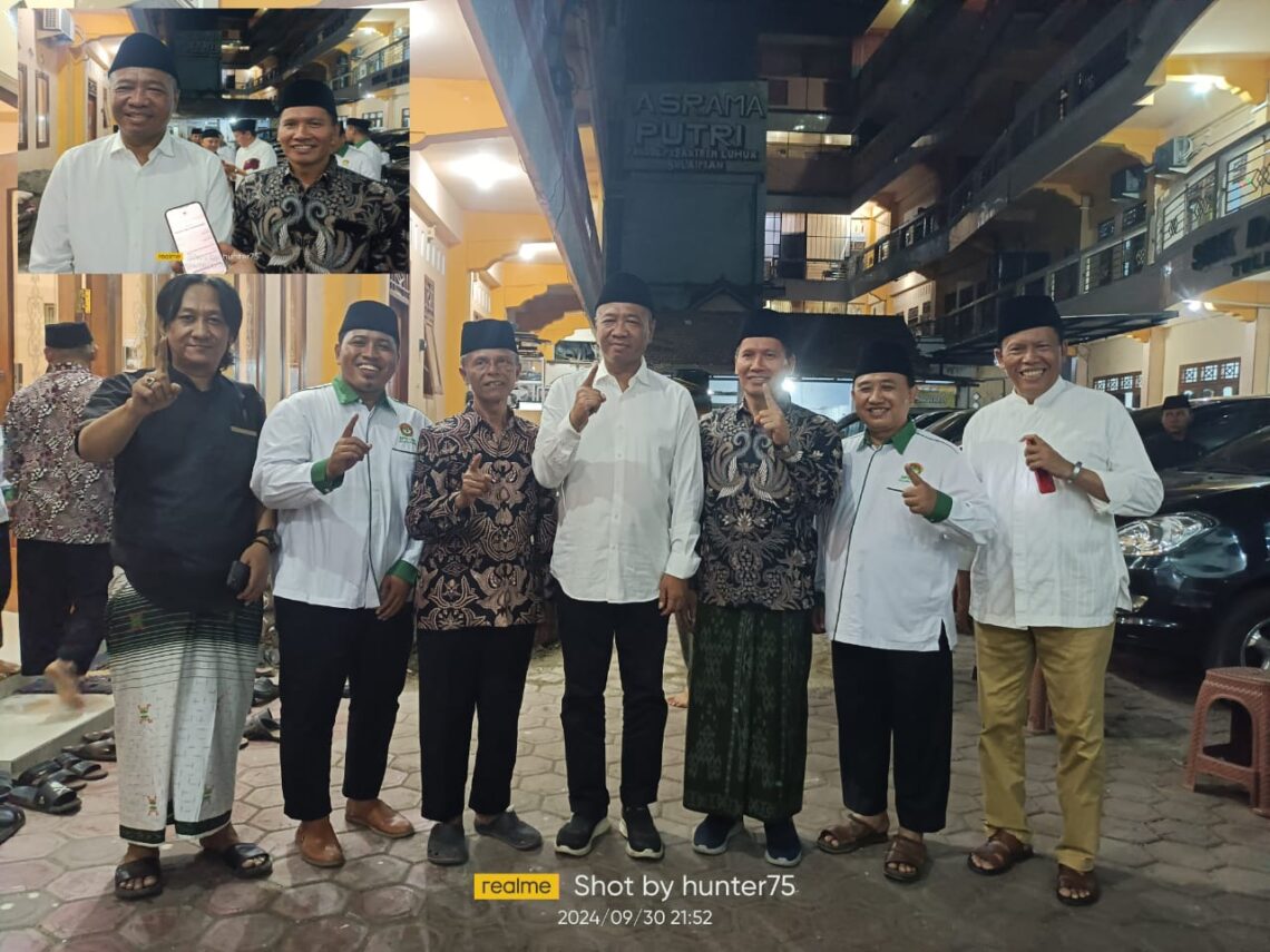 Paslon Bupati dan Wakil Bupati Nomer urut 1 GaBah foto bersama dengan Ketua DPD LDII Tulungagung H Sukanto dan tim pemenangan serta para pengurus DPD LDII Tulungagung